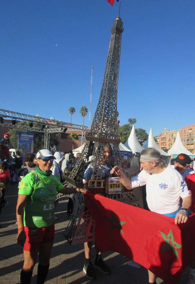 le drapeau marocain se marie avec la tour Eiffel